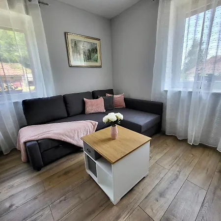 White Luxury Cottage- Mátrai Vadászház 4 Apartamento *