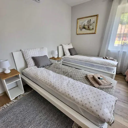 White Luxury Cottage- Mátrai Vadászház 4 *